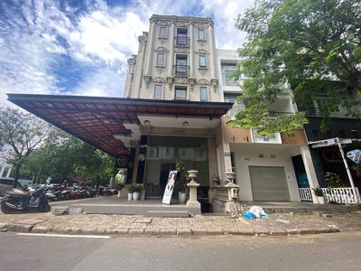 Cho thuê nhà phố kinh doanh 4 tầng, Hưng Gia 2, kế góc Bùi Bằng Đoàn