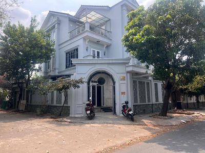 Biệt thự góc 2 MT Kdc Khang Điền 8x20 4pn 4wc