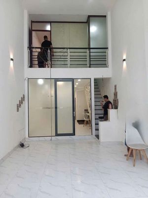 NHÀ MẶT TIỀN ĐƯỜNG 1 TRỆT 1 LẦU, DT 4×16 CÓ 2PN. KHU CHỢ LẠC QUANG