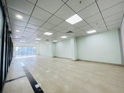 Còn trống 1 sàn 100m2 Nguyễn Đình Chiểu Q3 đầy đủ tiện ích hạng B