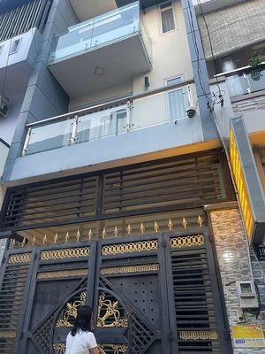 nhà 2 lầu 4 phòng ngủ.hợp đồng dài hạn 