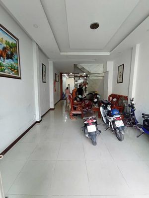 Cho Thuê MT Đoàn Giỏi : 4,5 x 23 M Đúc 1 trệt , 2 lầu : 5 PN , 4 WC