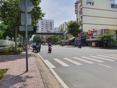 Nhà mặt tiền, cho làm chdv sửa chữa thoải mái, hđ dài hạn 5x20m 4 tầng