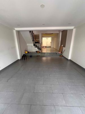 Nhà mặt tiền 3 lầu 5x18 4pn 4wc ngay Vòng Xoay Liên Phường- Phước Long