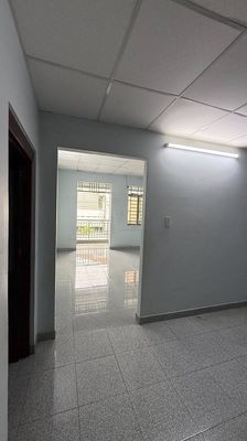 NHÀ 2 TẦNG NGAY CỔNG UBND P. LONG TRƯỜNG 10 TRIỆU/THÁNG