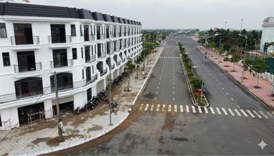 Cho thuê Nguyên Căn nhà mặt tiền