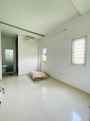 Cho thuê phòng nội thất cơ bản khu đồng bộ