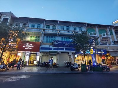 CHO THUÊ MẶT BẰNG LÊ LỢI DT 137M2 NGANG 12M giá 250TR