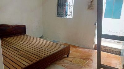 Cho thuê nhà phố Lạc Long Quân, Hà Nội. Giá 1.5Tr/th,khép kín,có Đh.,
