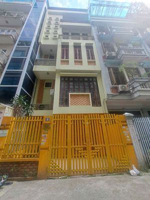 Nhà ngõ 37 phố Trần Quốc Hoàn, Diện tích 50m2 x 5 tầng, ngõ rộng để xe