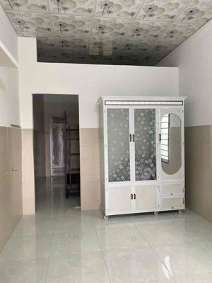 Nhà có điều hoà nóng lạnh, mặt tiền đường lớn