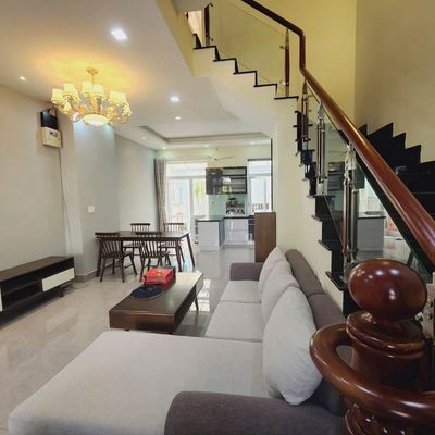 NHÀ 3 TẦNG FULL NỘI THẤT CAO CẤP LIÊN PHƯỜNG LIỀN KỀ GLOBAL CITY