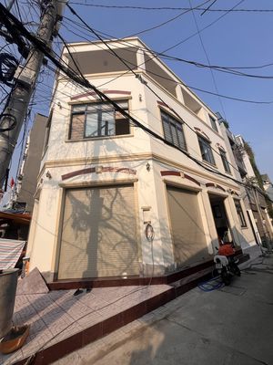 cho thuê nhà 03 tầng gần ngã tư MK