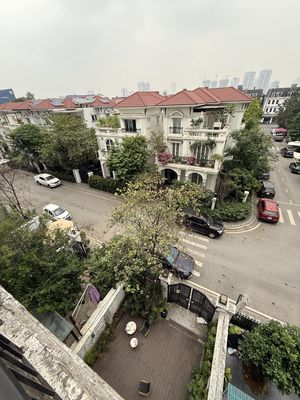 Nhà mình còn các tầng 2-3-4 cho thuê. Vừa làm vừa ở giá từ 12 triệu