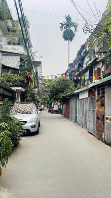 Cho thuê tập thể tầng 3 phố 8/3 - 100m2 - 3 ngủ - 2 vs