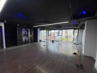 Cho thuê VP Hoàng Sa 138m2 Q3 view sông công viên thoáng mát