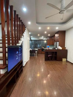 Mình chính chủ cho thuê căn lk ở Vinhomes Thăng Long