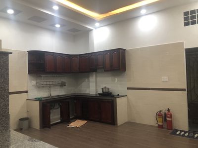 Cho thuê nhà 5x15m, Đông Bắc, 4PN, ô tô đậu trong nhà, đường 8m