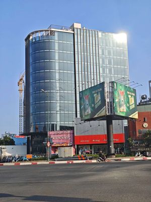 Cho thuê Tòa nhà góc 2 mặt tiền tại Ngã 3 Lê Quang Định × Nguyên Hồng