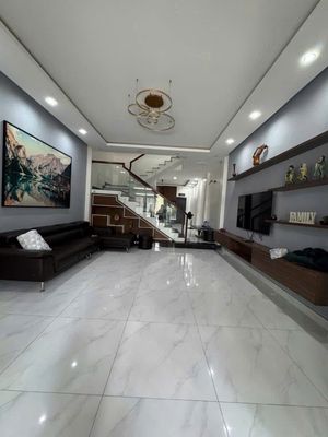 NHÀ 3 TẦNG LÊ VĂN THỊNH- CÓ NỘI THẤT