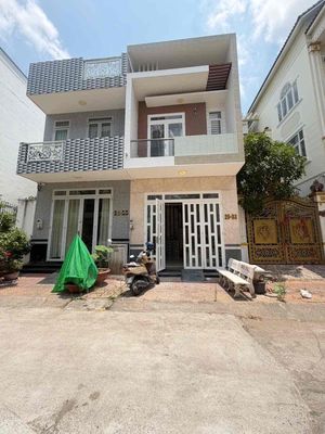 Nhà trệt lầu 3 phòng 3 máy lạnh KDC Hưng Phú 1