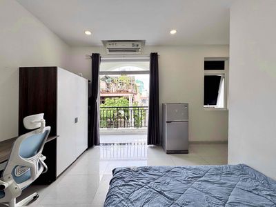 Căn hộ cao cấp BAN CÔNG lớn full nội thất ngay Cách Mạng Tháng 8 TB