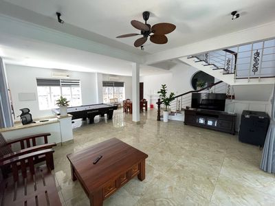 MT Quốc Hương, Thảo Điền, - 3 tầng đẹp , full nội thất (18x24m). 140tr