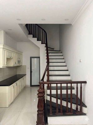 CHO THUÊ NHÀ PHỐ NGÔ GIA KHẢM - BỒ ĐỀ - Ô TÔ ĐỖ CỬA, 3PN,FULL NỘI THẤT
