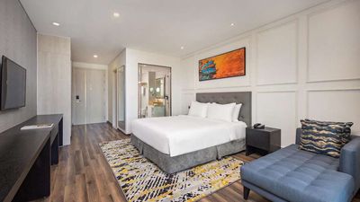 cho thuê căn hộ 1 phòng ngủ Golden Bay tầng cao view biển