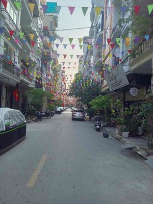 Cho thuê nhà phân lô Mai Dịch Cầu Giấy 60m 5 tầng 6PN đường ô tô