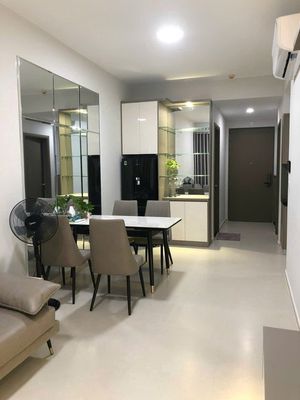 Cho thuê Căn 2PN Có sân vườn; View Hồ bơi; Gía thuê chỉ 9 triệu.