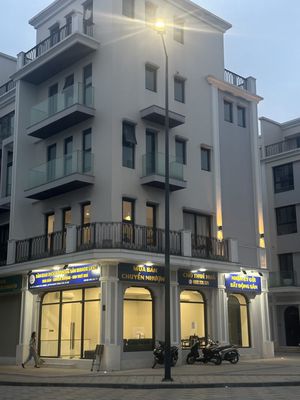 Cho thuê căn góc Shophouse 99m2, 5 tầng tại KĐT The Manor Central Park