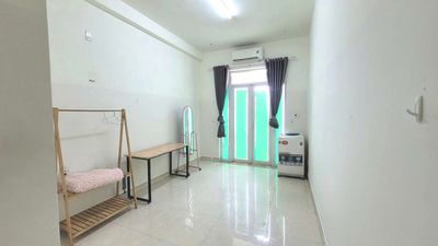 Phòng ban công full nội thất giá rẻ