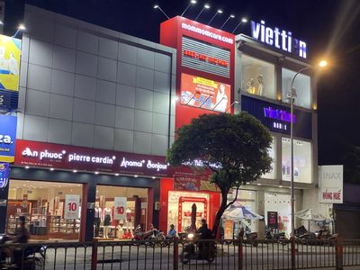 Nhà mặt tiền Phan Đăng Lưu dtsd 300 m2