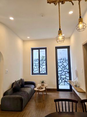CHO THUÊ CĂN HỘ 2 PHÒNG NGỦ CÓ BAN CÔNG VIEW ĐẸP FULL NỘI THẤT