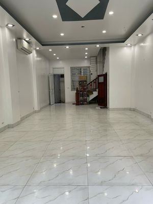 Cho thuê tầng 1 làm cửa hàng hoặc văn phòng phố Nguyễn Văn Lộc,Hà Đông