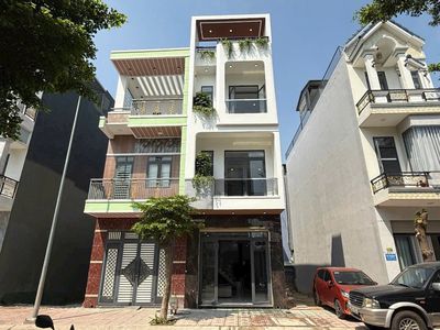 Nhà 1 trệt 2 lầu 5p ngủ bình chuẩn thuận an bình dương