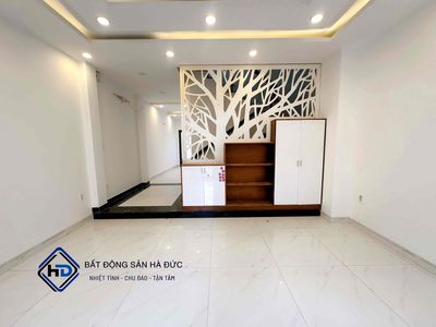 Nhà 2 lầu 5x18 khu nhà lầu gần UBND Quận 12