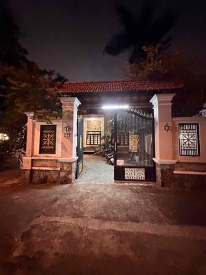 Cho thuê biệt thự Pháp cổ 300 m ngay sau Gigamall.