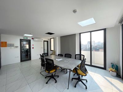 Chính chủ cần cho thuê sàn 60m2 lô góc mặt phố Hoàng Quốc Việt giá tốt