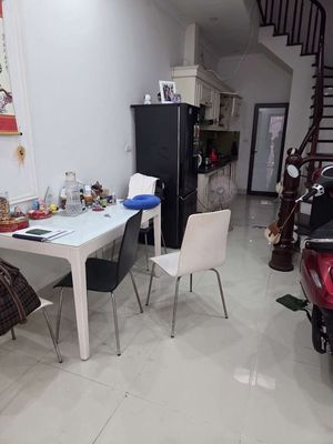 Cho thuê nhà phố nguyễn sơn long biên 35m 5 tầng 3 ngủ fun đồ giá 10 t