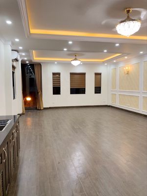 Cho thuê VP 200 Trần đại nghĩa, thang máy, 64m2 thông sàn