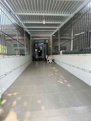 Nhà mới 100% 3 phòng 3 máy lạnh gần chợ Cái Răng