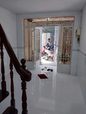 NHÀ ĐẸP HẺM XE HƠI 3.2X10M LẦU 2PN 2WC QUANG TRUNG P8 GV