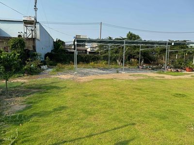 Cho thuê 360m đất, có toilet điện nước