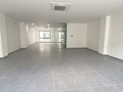 Văn phòng KDT VẠn Phúc city 7x20m  14tr thang máy, máy lạnh, vách kính