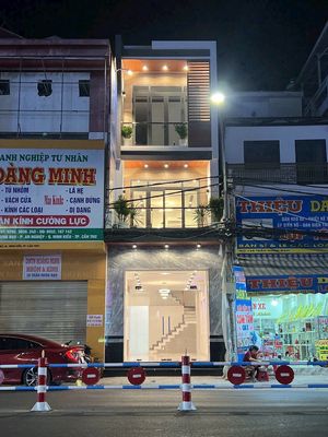 CHO THUÊ NHÀ MẶT TIỀN ĐƯỜNG TRẦN HƯNG ĐẠO GIÁ 25 TRIỆU THÁNG