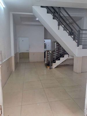 nhà thuê p14 , 8 triêu ,3 phòng 