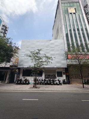 NGUYÊN CĂN GẦN TAKAHASHIMAYZA 10M X 20M TRỆT 2LẦU TRỐNG