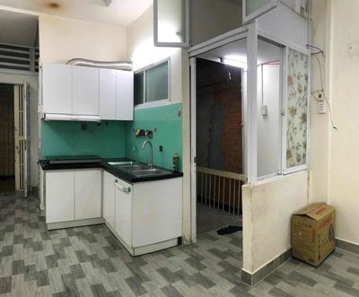 chung cư lầu 2 thang bộ bàu cát 7, 32m2 Giá 5tr- 2pn gác lửng